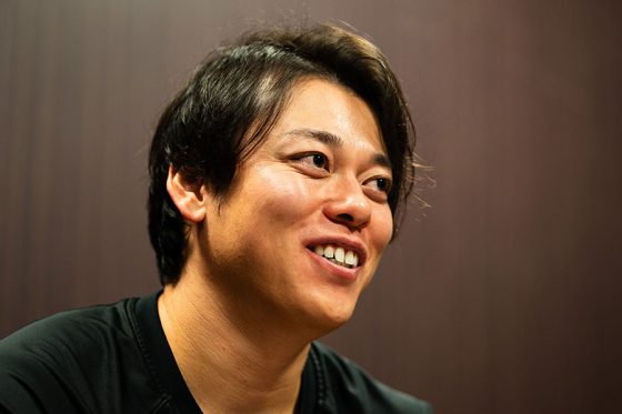 Full-Countのインタビューに応じた巨人・高梨雄平【写真：荒川祐史】