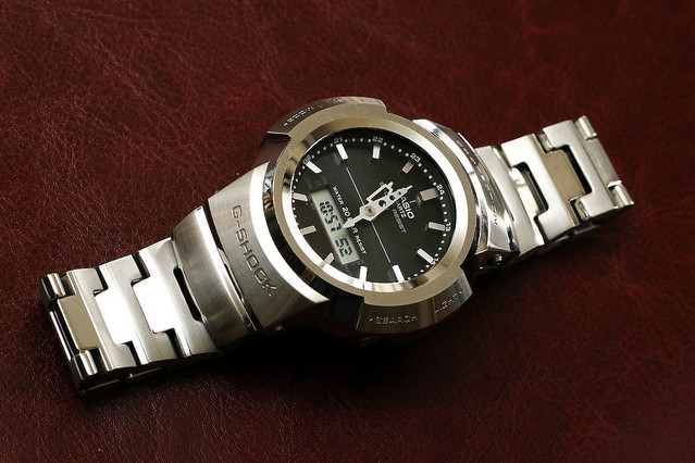 G-SHOCK新作を写真で - レトロフューチャーが薫る最新フルメタル「AWM