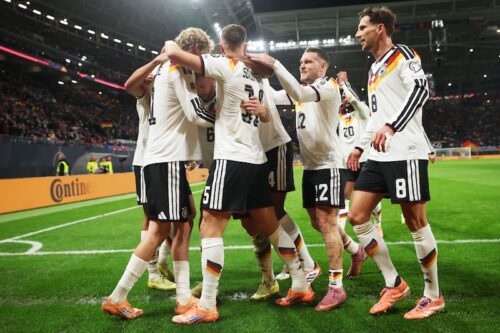 �ɥ�����ɽ 19���Ϣ³21���ܤΥ��å���FIFA���ɥ��å׽о줬����