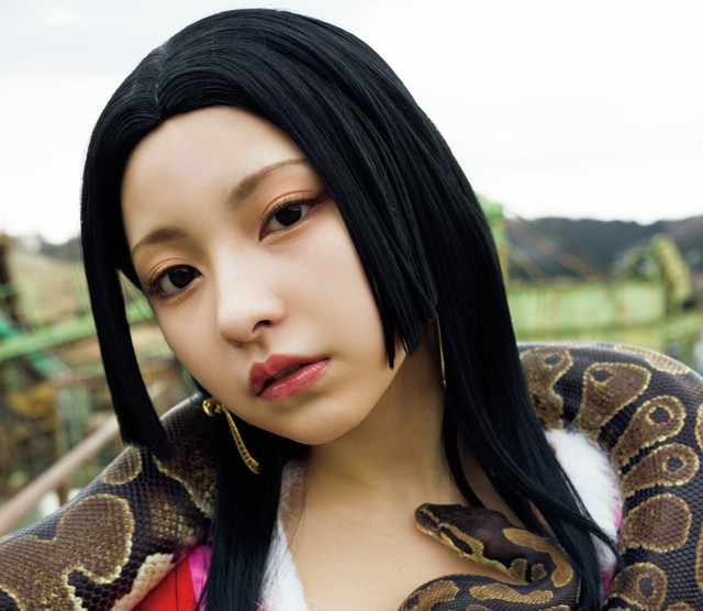 アイドルユニット ２ｉ２ メンバーとしても活躍中の十味 ハンコックとミホークのコスプレが私って 明らかに人選ミスだと思います 笑 ライブドアニュース