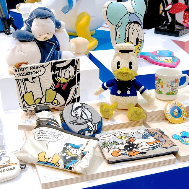 ドナルドたちダックファミリーの家系図デザインも Disney Expo Japan 19 ディズニーグッズ ライブドアニュース
