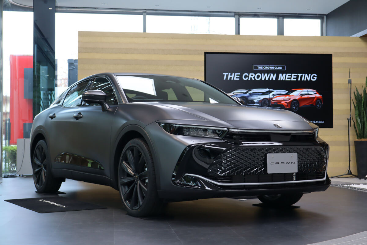 新型「クラウン」にマットな特別仕様が登場! トヨタがコーティングまで