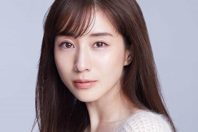 クラネ 田中みな実の初コラボ 甘すぎない花柄 ワンピースや スクエアスリーブ のオールインワン Peachy ライブドアニュース