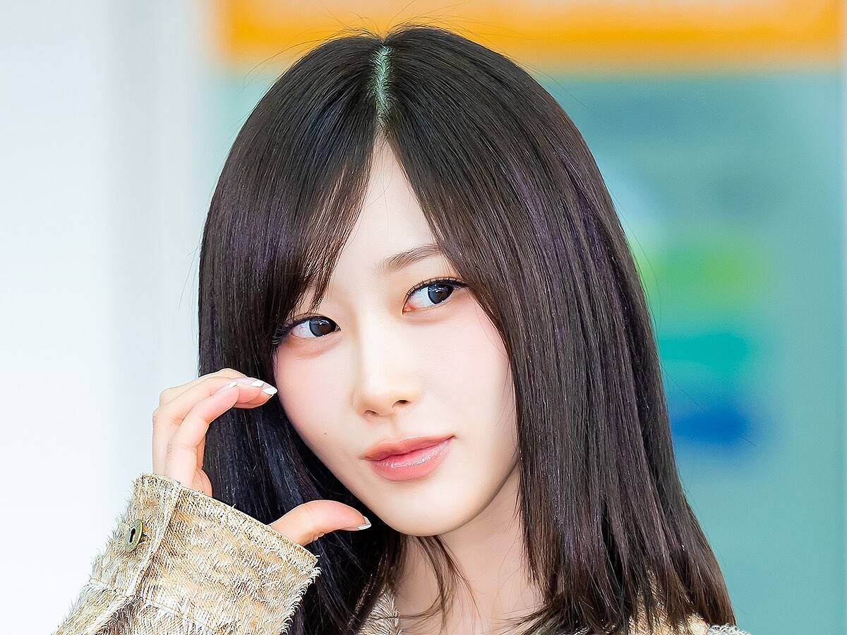 aespa・ジゼル、“カバン全開”ファッションの先駆者に!?フランス出国時の粋な演出が話題