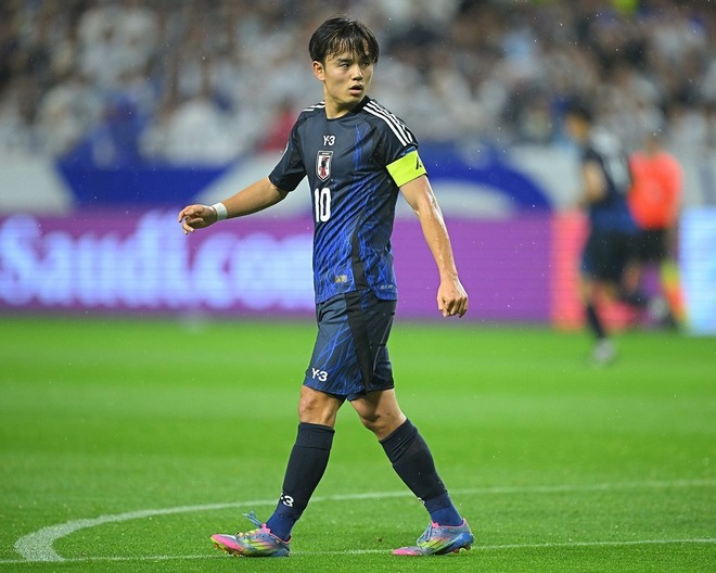 インドネシア戦で躍動する久保。写真：金子拓弥（サッカーダイジェスト写真部）