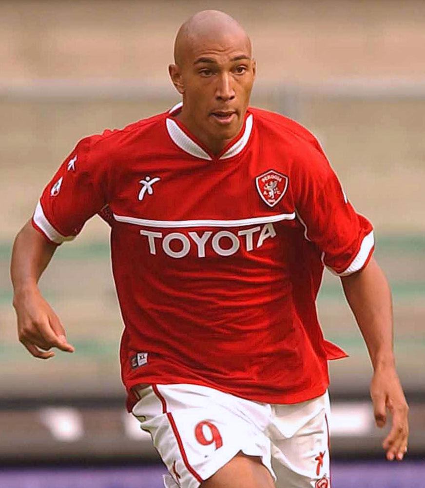 バレンシア　トヨタ　ユニフォーム 胸スポンサーはまさかの幽霊会社！？バレンシア、2008/09ホーム