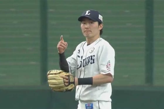 画像 西武源田 2年連続gg賞の超美技を披露 中前阻止の 回転スロー 完璧送球 ライブドアニュース