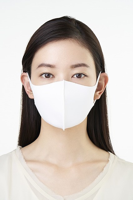 自分に似合うマスクの色知ってる 肌や目もとの印象を引き立てる マスクの色選びとメイクのポイント Peachy ライブドアニュース