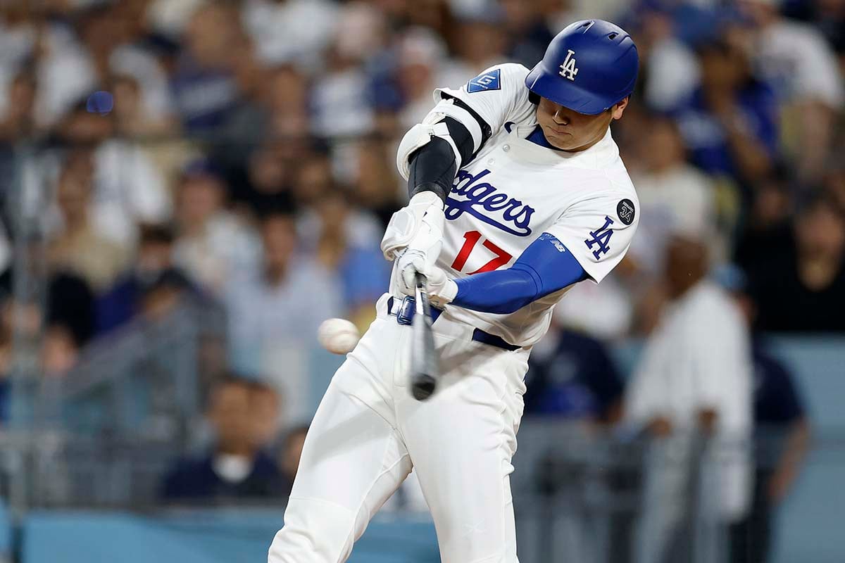 【MLB】大谷翔平、劣勢から“ドン詰まり”パワーで運んだ右前打 塁上で手を振って「痛え……」思わず苦笑い - ライブドアニュース