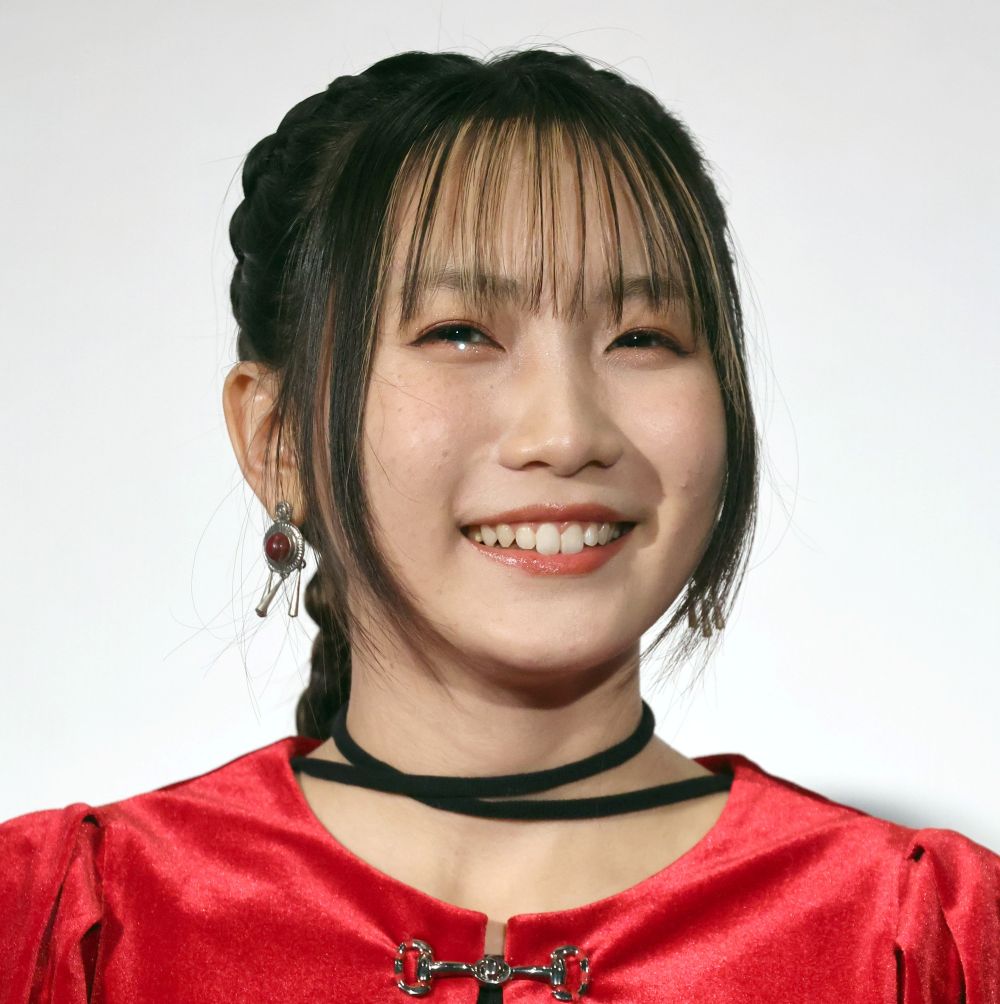 幾田りらもデビュー初期は顔出しはほとんどナシ（Ｃ）日刊ゲンダイ