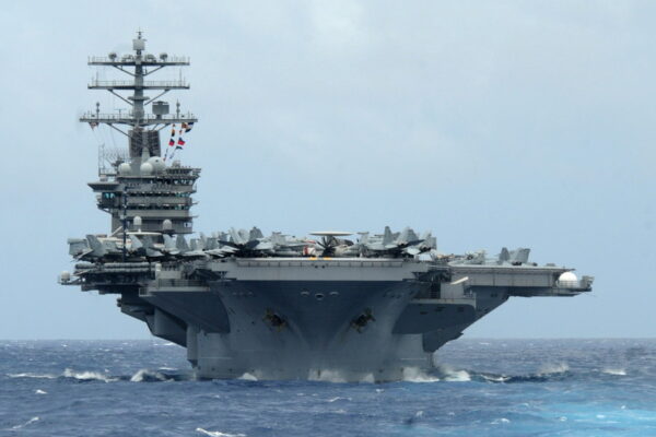 アメリカ海軍の原子力空母「ニミッツ」（画像：アメリカ海軍）。