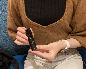 住んで1年ほど経過した現在も、三嶋さんは常にスプレーを忍ばせている