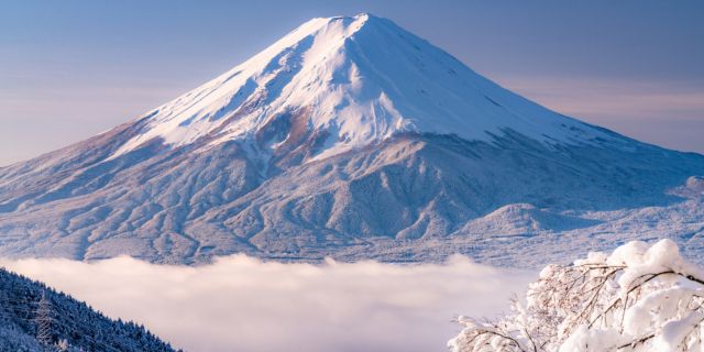 冬の富士山は目と脳で楽しむのがよし（まちゃー / PIXTA）