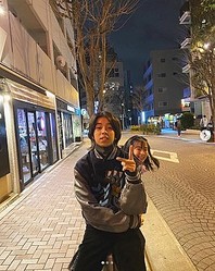 YOSHI�θ���ǤҤ�ä��ꤹ�뿹���ڡʲ����ϡ�YOSHI��2020ǯ2��17����Instagram��YOSHI������ȿ����ڥ�����Ǥ��Ӳ�ס٤Υ����꡼�󥷥�åȡ�