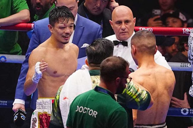 エルナンデスに判定勝利した中谷潤人（左）【写真：荒川祐史】