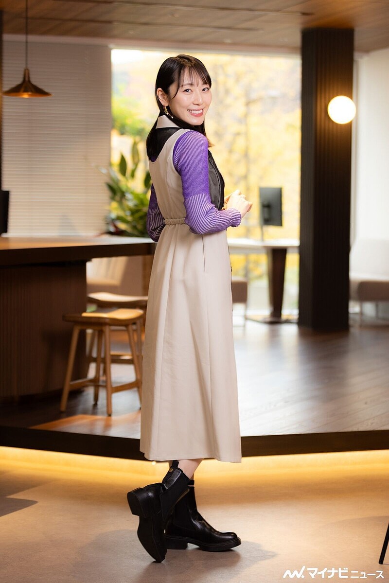 松井咲子、最新写真集の撮影現場で“お尻品評会”!? 「ボディビルの大会