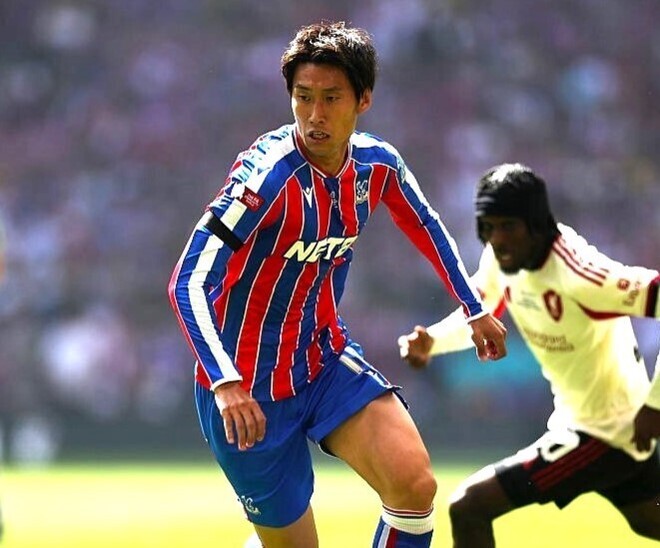 29分で負傷交代となった鎌田。(C)Getty Images