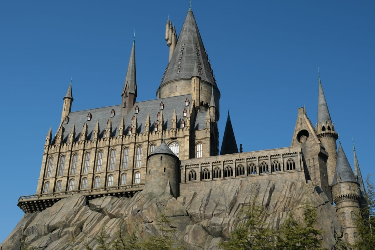 USJは「年間パスポート2万円超」なのに、年の4分の1が“除外日”で元が取りにくい？ 4人家族で「年2～3回」行くなら、都度購入のほうがコスパよし？ 費用を比較