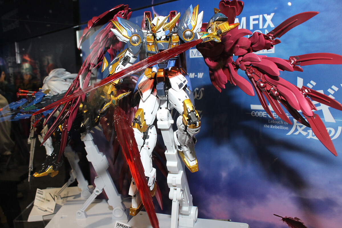 スパロボDD」に登場する「ウイングガンダムゼロリベリオン」展示中
