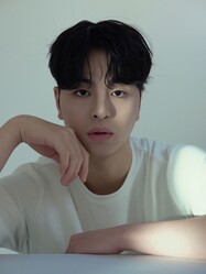 iKON ����͡��ǥӥ塼9ǯ�ǥ����ǥӥ塼��7��3����1st�ߥ˥���Х��ȯ��