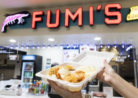 「フミズ・カフク・シュリンプ」ノースショアの定番グルメ、ガーリックシュリンプがアラモアナで食べられるなんて幸せ！