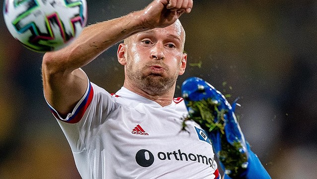 衝撃…190cmのハンブルク選手、古巣サポと喧嘩！「殴り込みシーン」がこれ