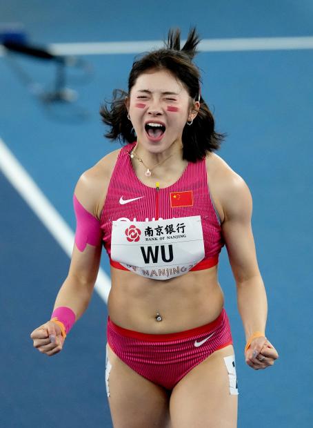 呉艷妮サイン付き写真