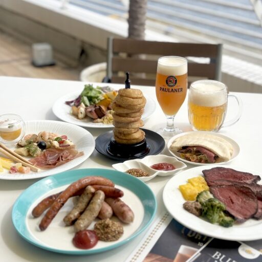 海に囲まれた神戸メリケンパークのホテル ブッフェスタイルで食事