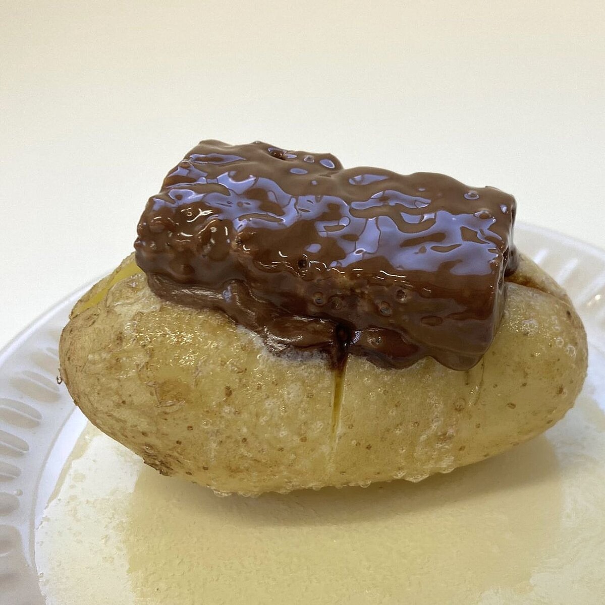 えっ？ 何これ……？ ※「ブラックサンダーさん【公式】」（@Black_Thunder_）より