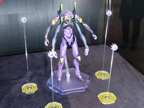 初公開の「エヴァンゲリオン改8号機γ」からテレビ放送時に発売された