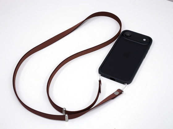 Appleの「1万円のヒモ」「iPhone 17 Pro専用ケース」「iPhone Air専用