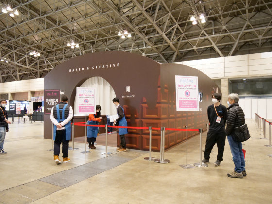 18�аʲ����Ǥ�ʡ����͸���������פ��¤֥ե����奢�ο����򸫤Ƥ��ޤ���