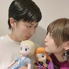 都内の映画館で 松たか子と神田沙也加が 姉妹 で アナ雪2 鑑賞 ライブドアニュース