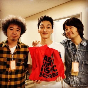 エンタがビタミン 草なぎ剛 はっぴょう会で奥田民生と和田唱に 粋なプレゼント ライブドアニュース