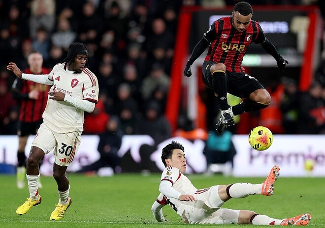 ボーンマス戦で途中出場した遠藤。(C)Getty Images
