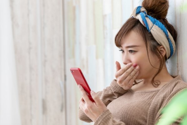 不倫発覚の瞬間「旦那が入浴中、携帯を見ると女性と連絡を……」 女の勘で突き止めた女性【前編】