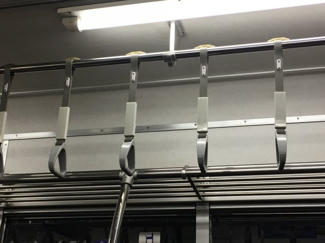 網棚に置いた荷物が…(画像はphotoAC)