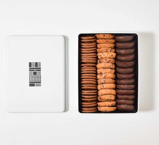 季節限定のチョコクッキー缶