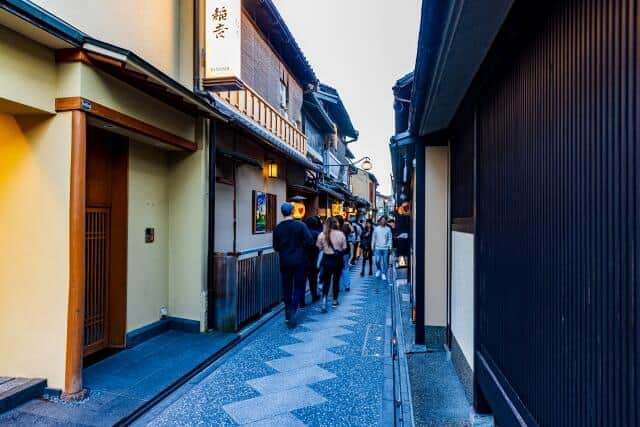 中国人観光客激減 高市首相の「台湾有事」発言が原因ではない？