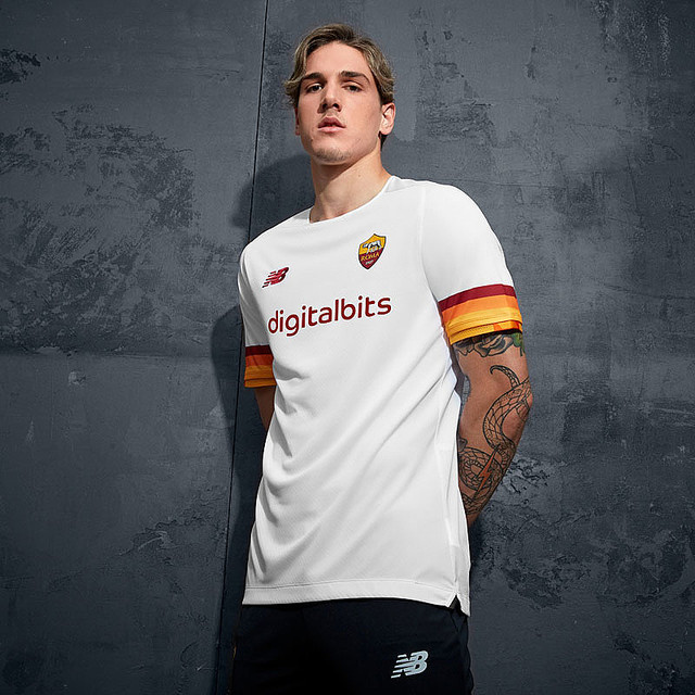 ローマ、21-22新アウェイユニフォーム発表！デザインは「70年代ユニ