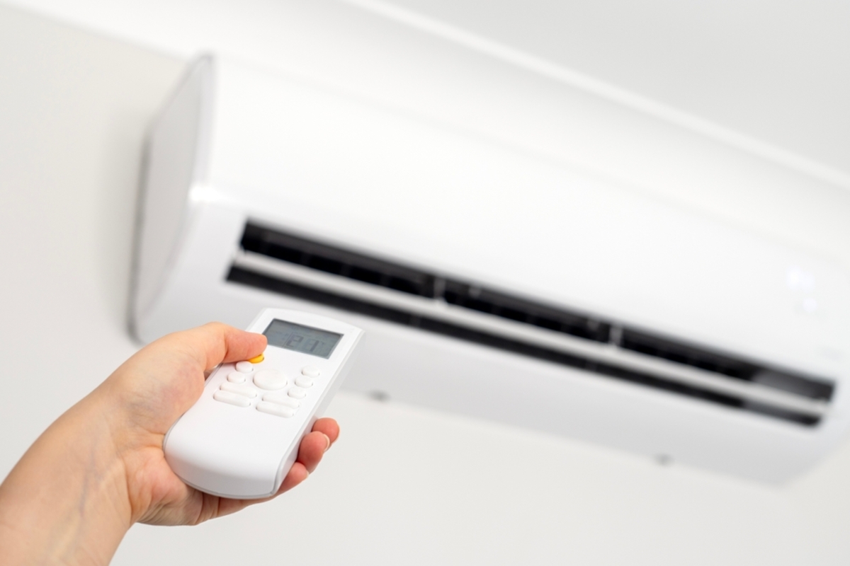 エアコンの「つけっぱなし」と「こまめに消す」どちらが得か