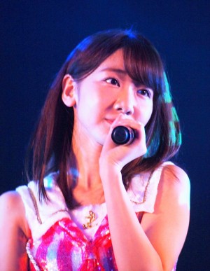 Åìµþ¡¦½©ÍÕ¸¶¤Î¡ÖAKB48·à¾ì¡×¥¹¥Æ¡¼¥¸¤ËΩ¤ÄÇðÌÚͳµª