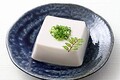日本人の食生活には、納豆や味噌などの豆製品が欠かせない。２０２０年に食品データ館が発表した調査によると、日本人の豆腐の消費量は、年間平均で８４丁、金額にすると５３０９円になるそうだ。（イメージ写真提供：１２３ＲＦ）