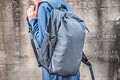 どんなシーンにもマッチ、多機能でオンオフ兼用の「ユーティリティバックパック」