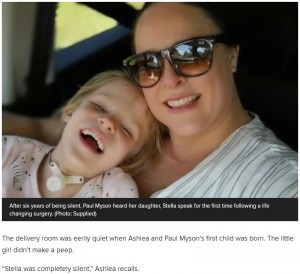 6歳で生まれて初めて声を発した女児(画像は『News24 2021年3月18日付「Cape Town couple share the joy of hearing their daughter speak for the first time at the age of 6」』のスクリーンショット)