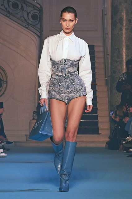 【ルック】オフ-ホワイト c/o ヴァージル アブロー2018-19秋冬ウィメンズコレクション