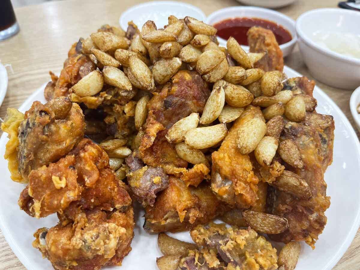 隣の国のグルメイト』の“あのチキン”が食べたくて、韓国・ソウル近郊へ! “本場チメク”が反則級のウマさだった - ライブドアニュース