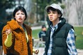 何かを目撃してしまったような日和（石井杏奈）と雄介（Travis Japan）＝映画『楓』（12月19日公開）（C）2025 映画『楓』製作委員会