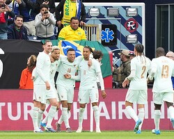 �ե�󥹤��֥饸��ˣ��ݣ�����������Хڡ������ƥ�����������������C��Getty Images