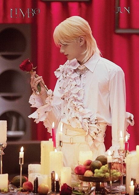 **）様 SEVENTEEN 展示会 プレミアムフォト ジュン SEVENTEEN プレミアムフォト ジュン - メルカリ